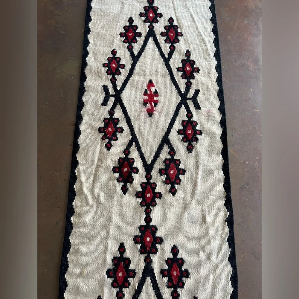 Geometric Patterned Table Runner - Picture 2 of 5